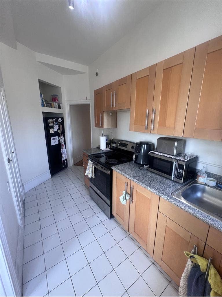 Spacious apt right on Lake Merrit