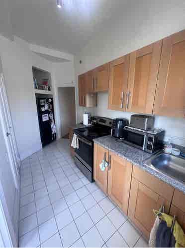 Spacious apt right on Lake Merrit