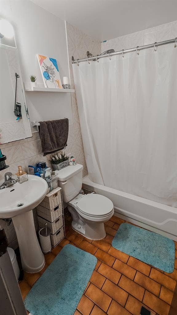 2-bedroom for sublet in Parkdale