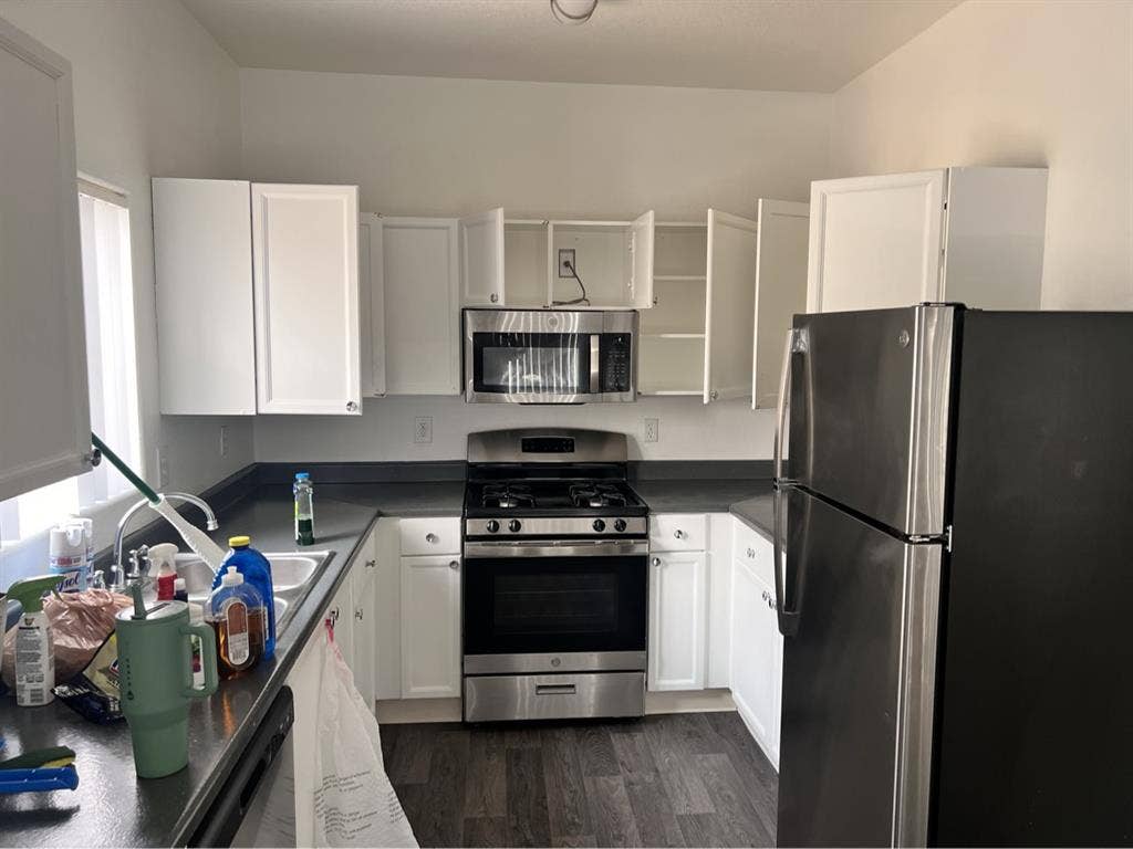 One room available for rent