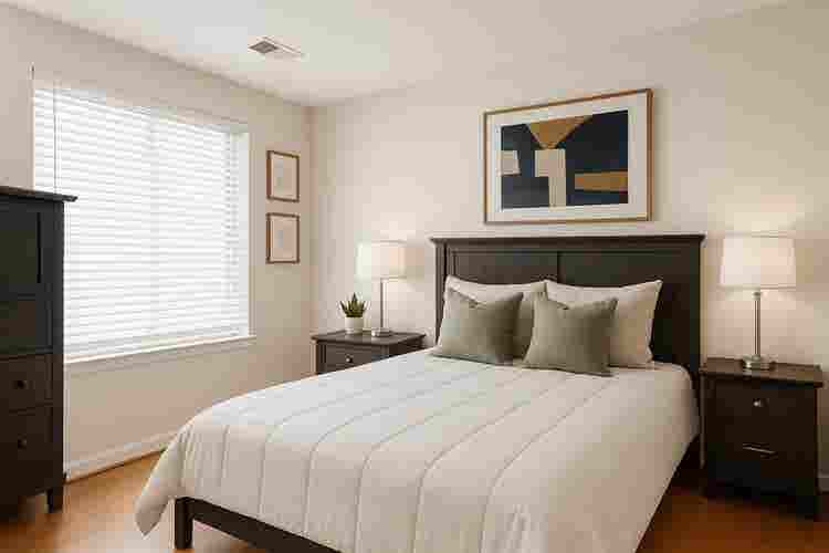 Private Bedroom with En-suite Bath