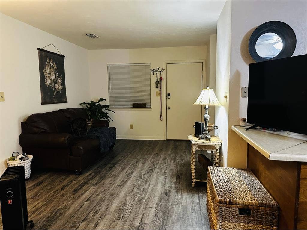 RM FOR RENT $/mo-all included
