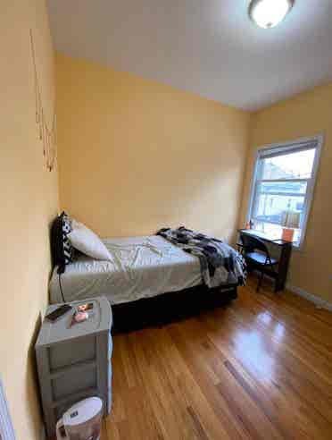 2 private bedrooms - Females only