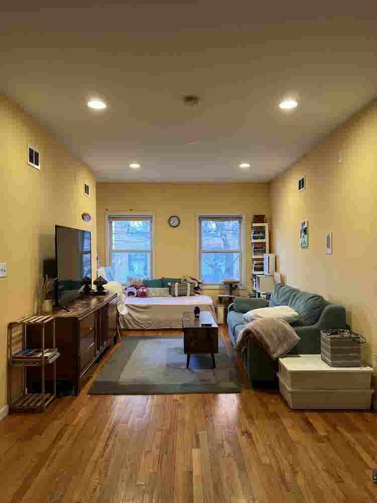 2 private bedrooms - Females only
