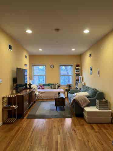 2 private bedrooms - Females only