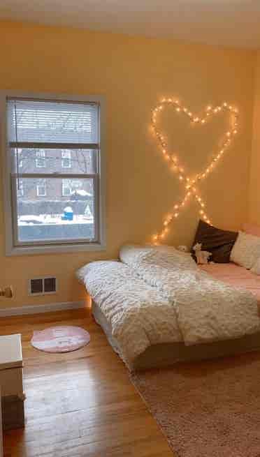2 private bedrooms - Females only