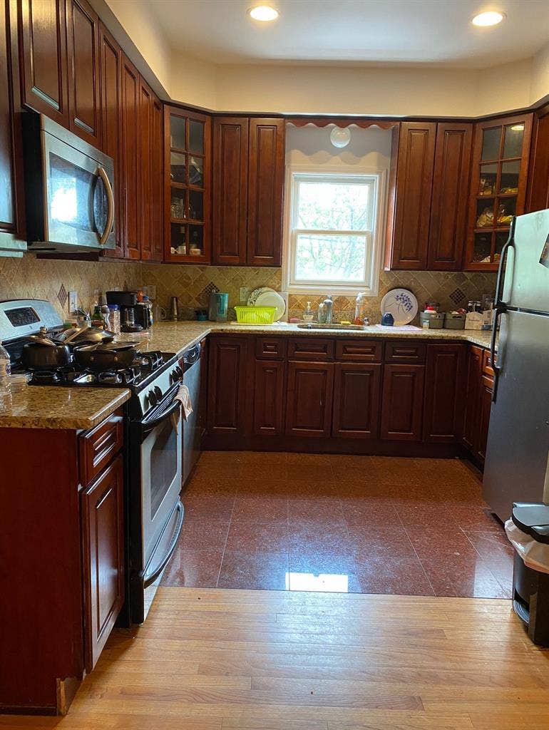 2 private bedrooms - Females only