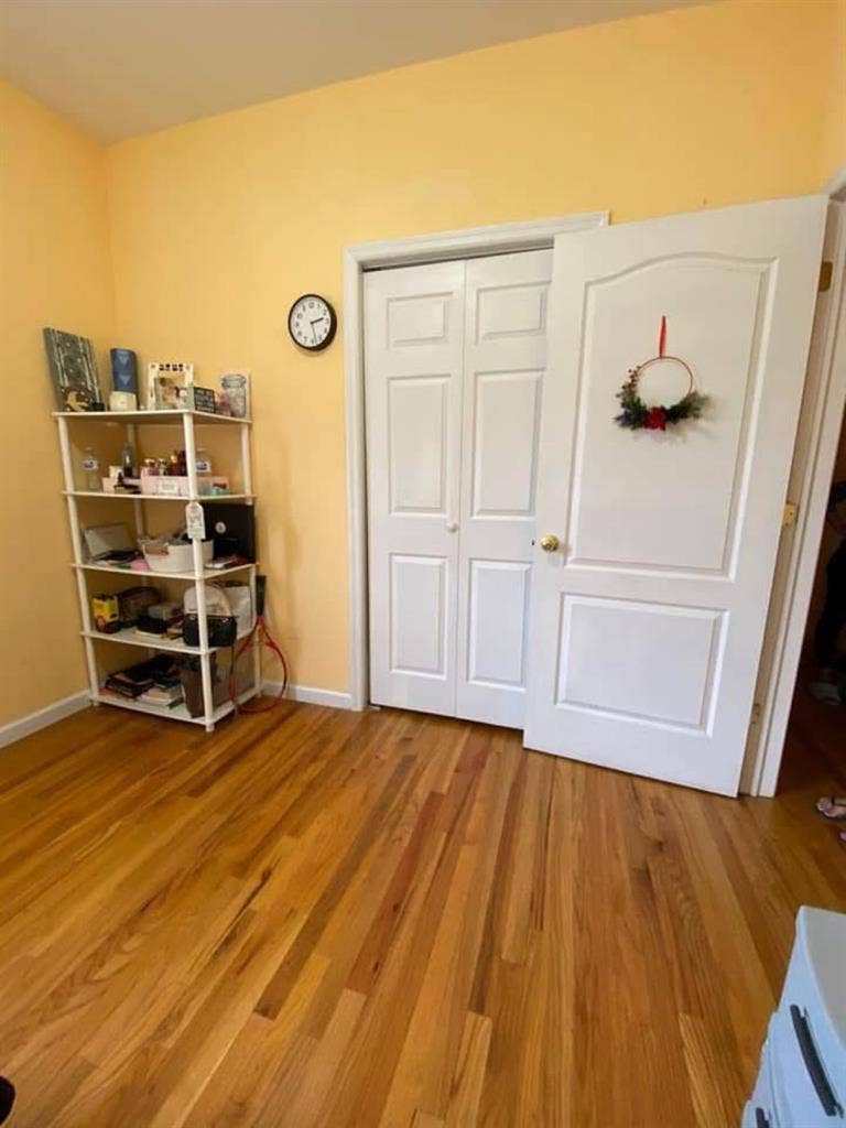 2 private bedrooms - Females only
