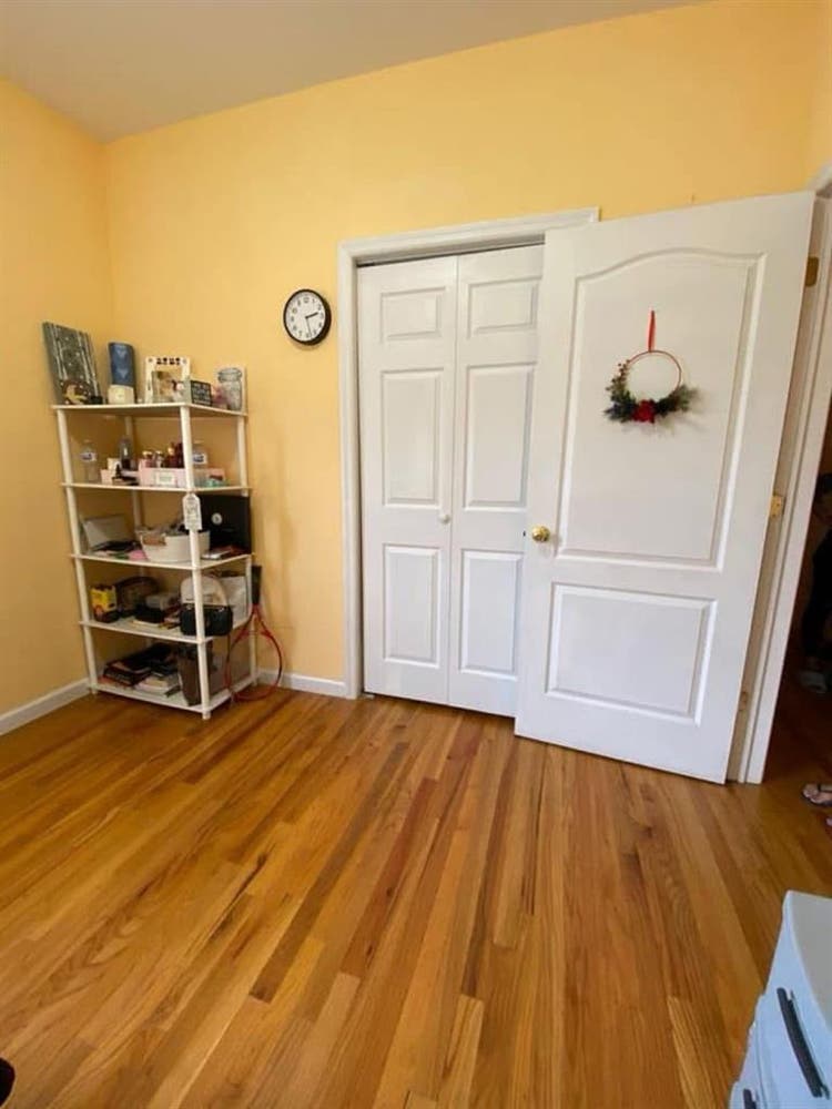2 private bedrooms - Females only