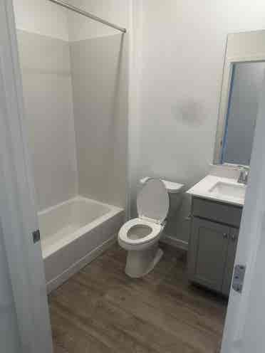 Room w/ Private Bath Available Now