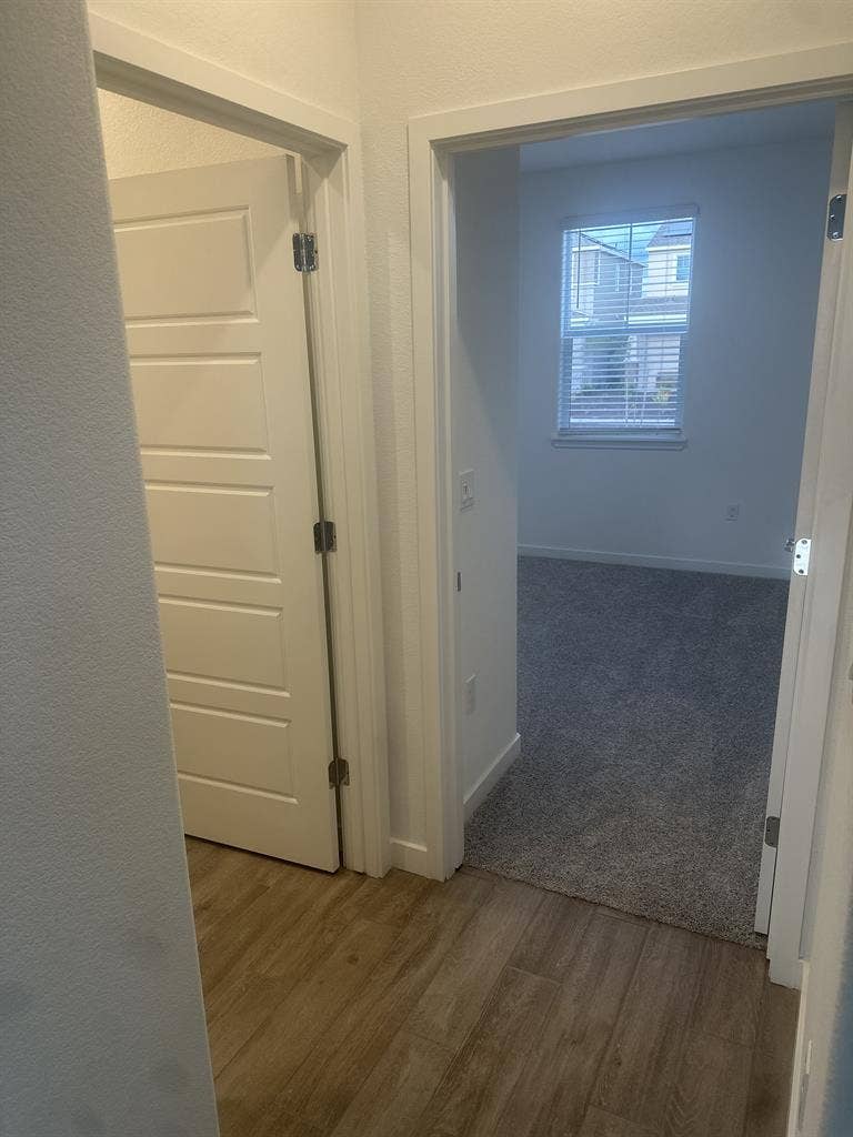Room w/ Private Bath Available Now