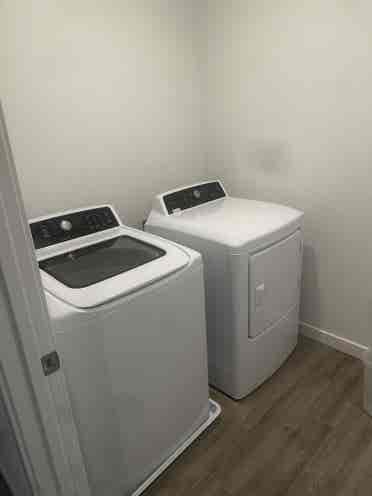 Room w/ Private Bath Available Now