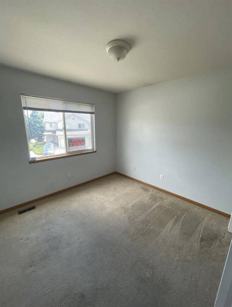 2 rooms available in Westbridge
