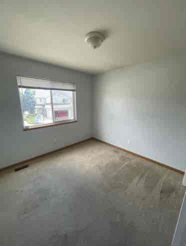 2 rooms available in Westbridge