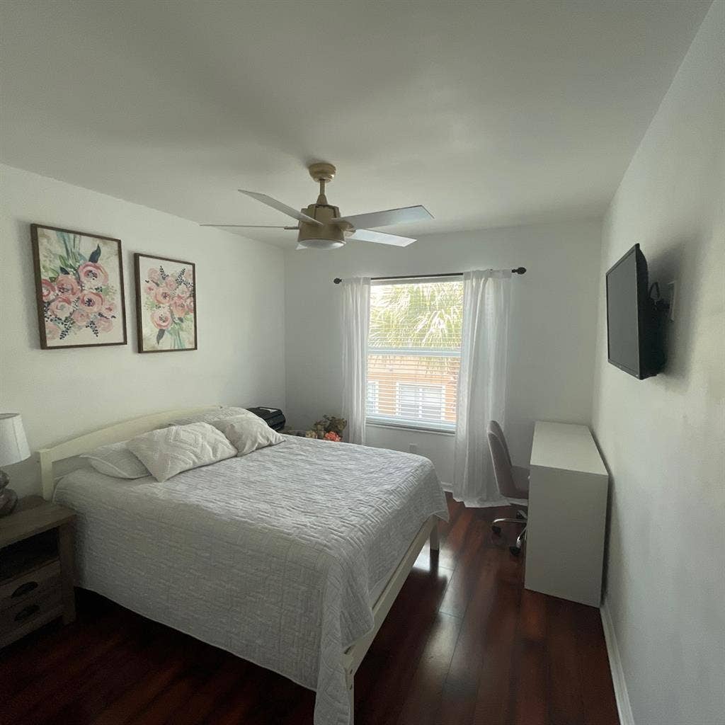 Furnished room in Estero Townhouse