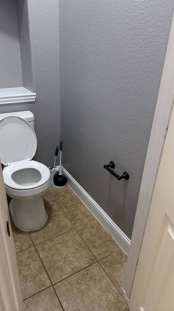 *ROOM FOR RENT: UNFURNISHED*