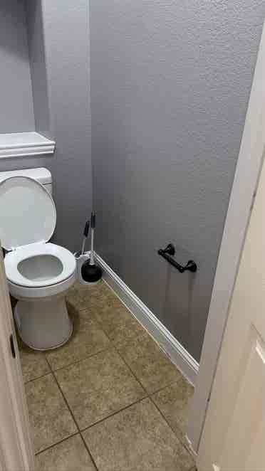*ROOM FOR RENT: UNFURNISHED*