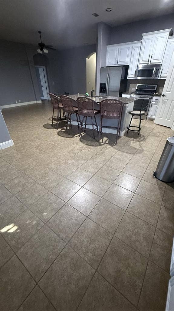*ROOM FOR RENT: UNFURNISHED*