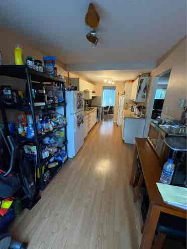 Room June 1 in Clean, Active House
