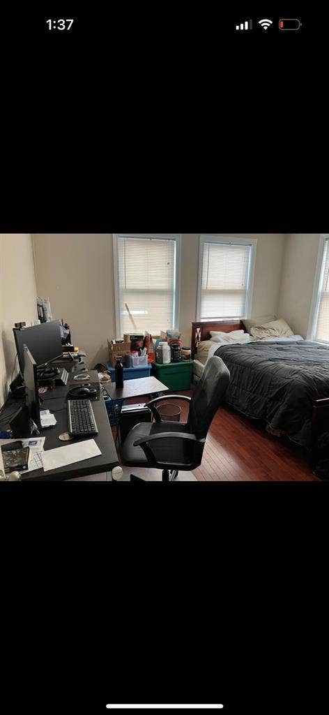 Looking for 2 roommates