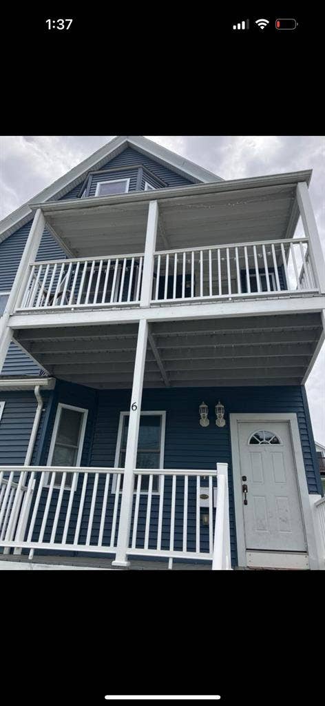Looking for 2 roommates