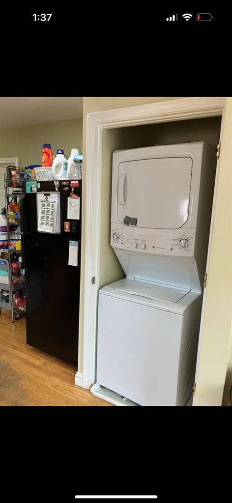 Looking for 2 roommates
