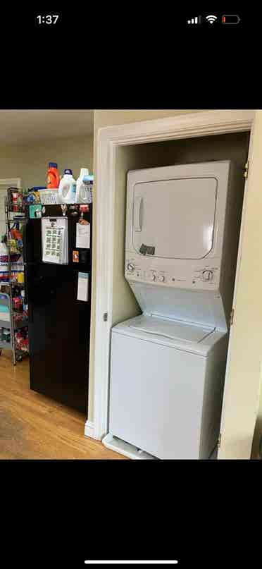 Looking for 2 roommates