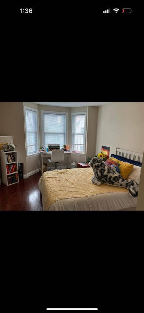 Looking for 2 roommates