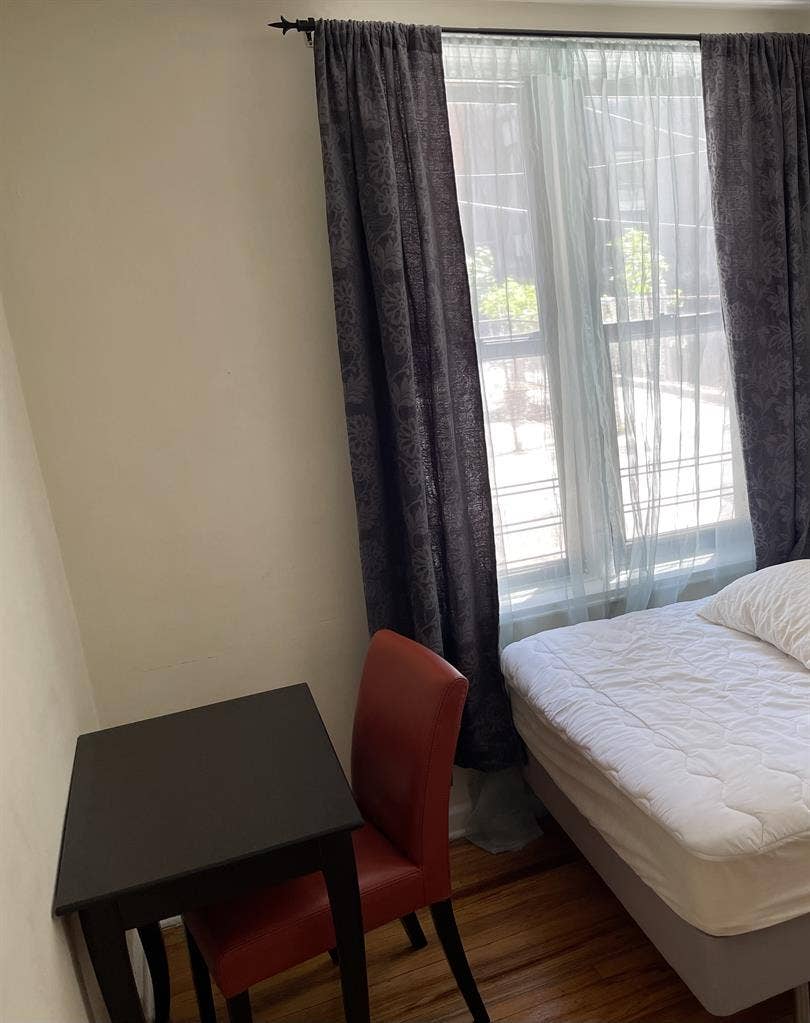 $ sf BeautyFurnished Bedroom