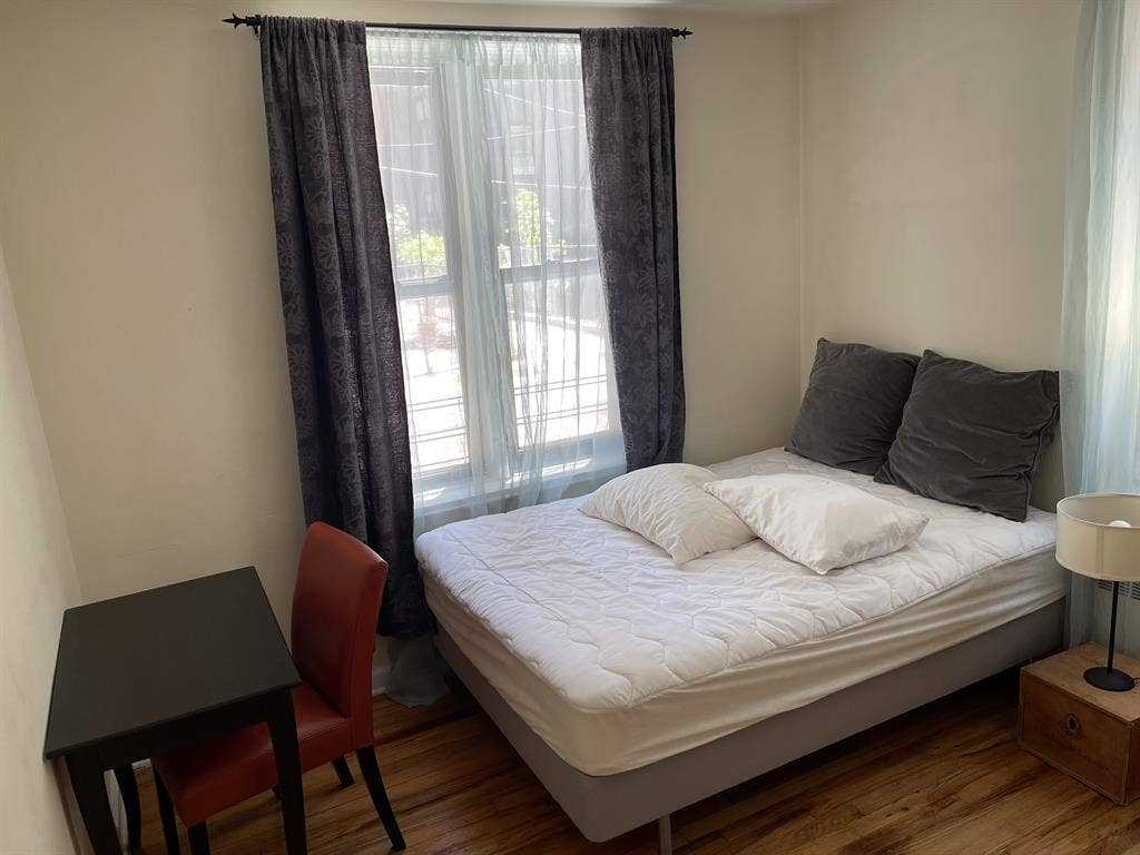 $ sf BeautyFurnished Bedroom