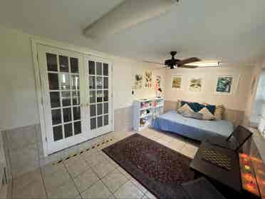 Cozy cottage central 
Austin