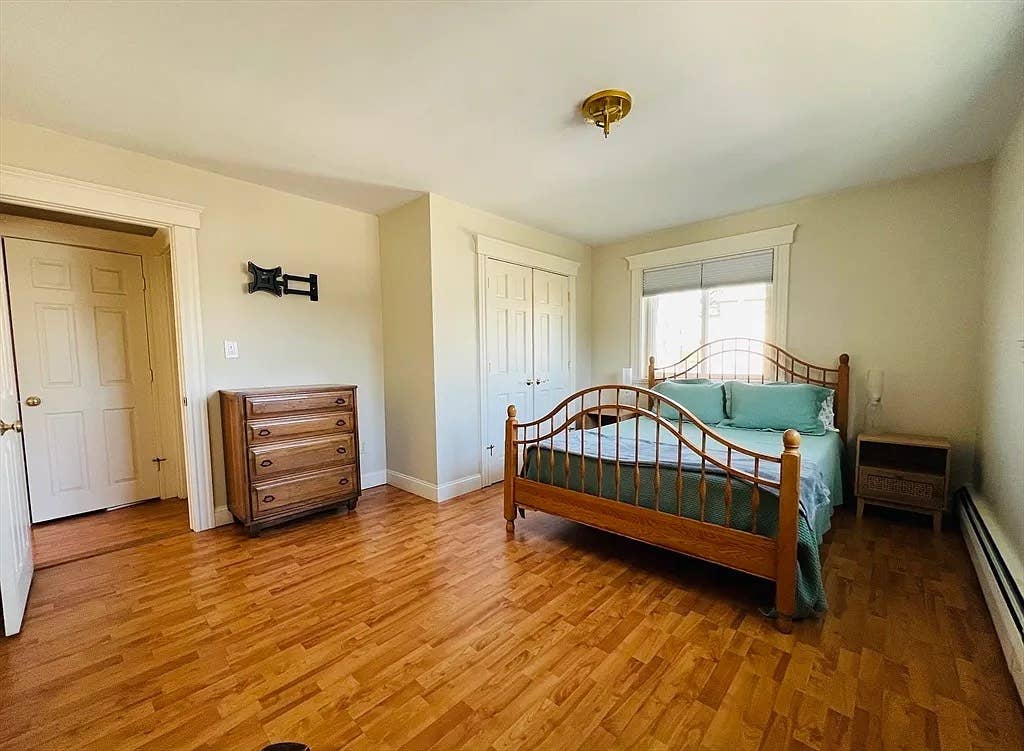 Roommate wanted June 1