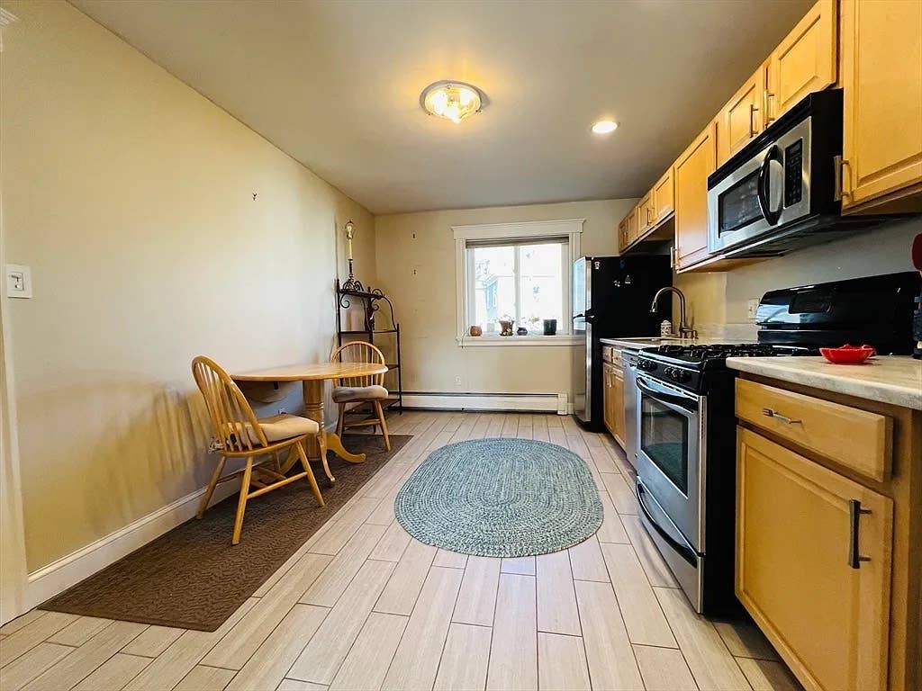 Roommate wanted June 1