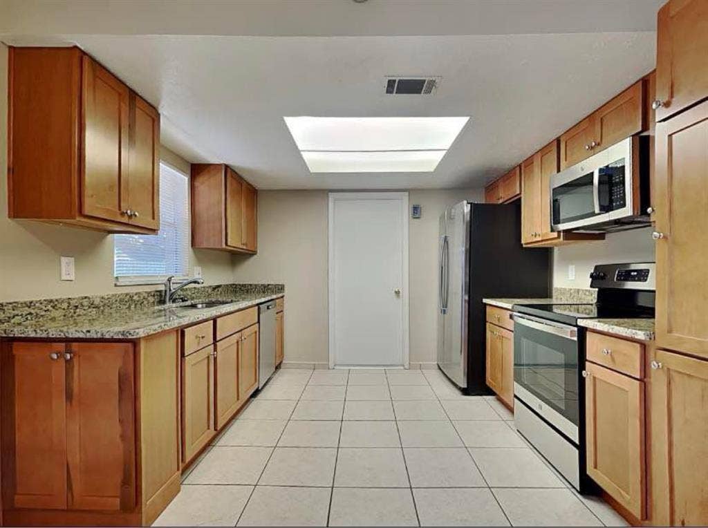 Beautiful comfy home for rent!
