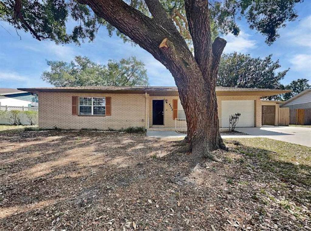 Beautiful comfy home for rent!