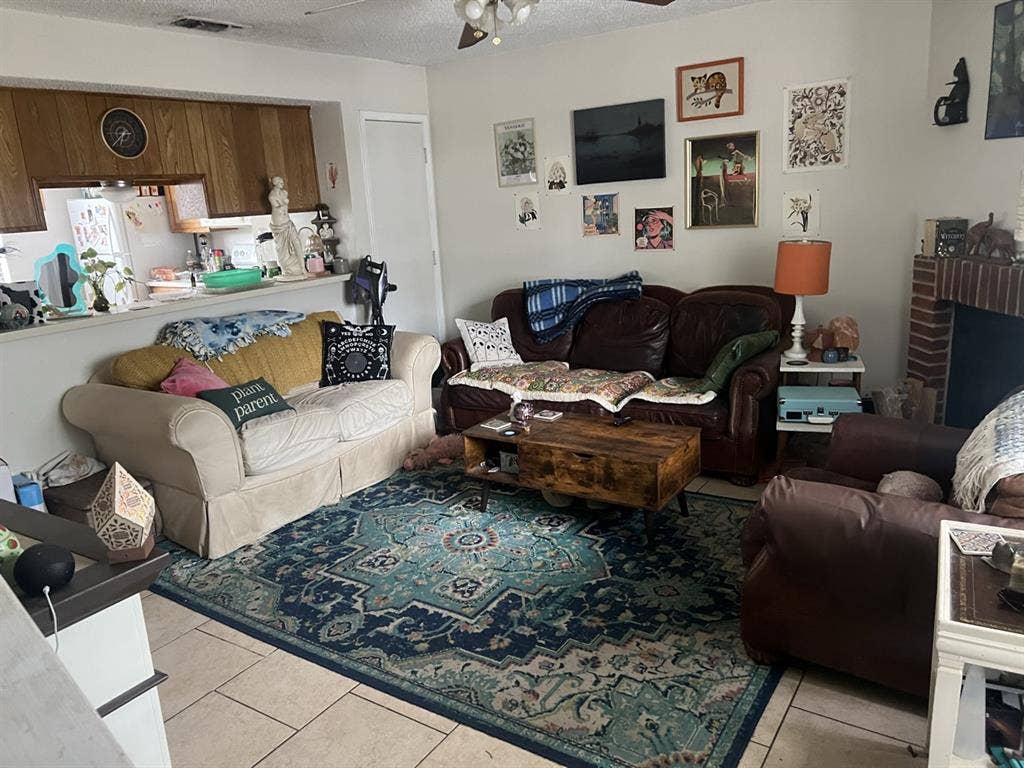 Looking for a roommate