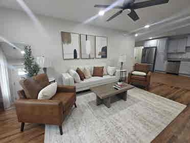 MODERN PRIVATE SUITE Near Uptown