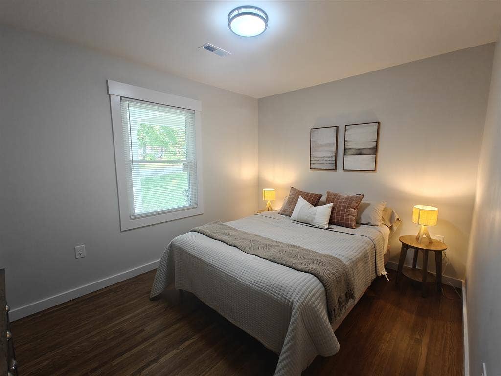 MODERN PRIVATE SUITE Near Uptown