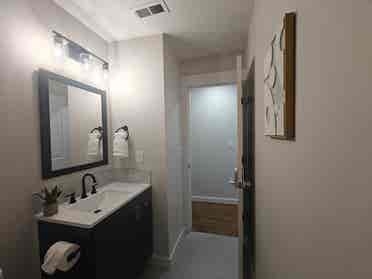 MODERN PRIVATE SUITE Near Uptown