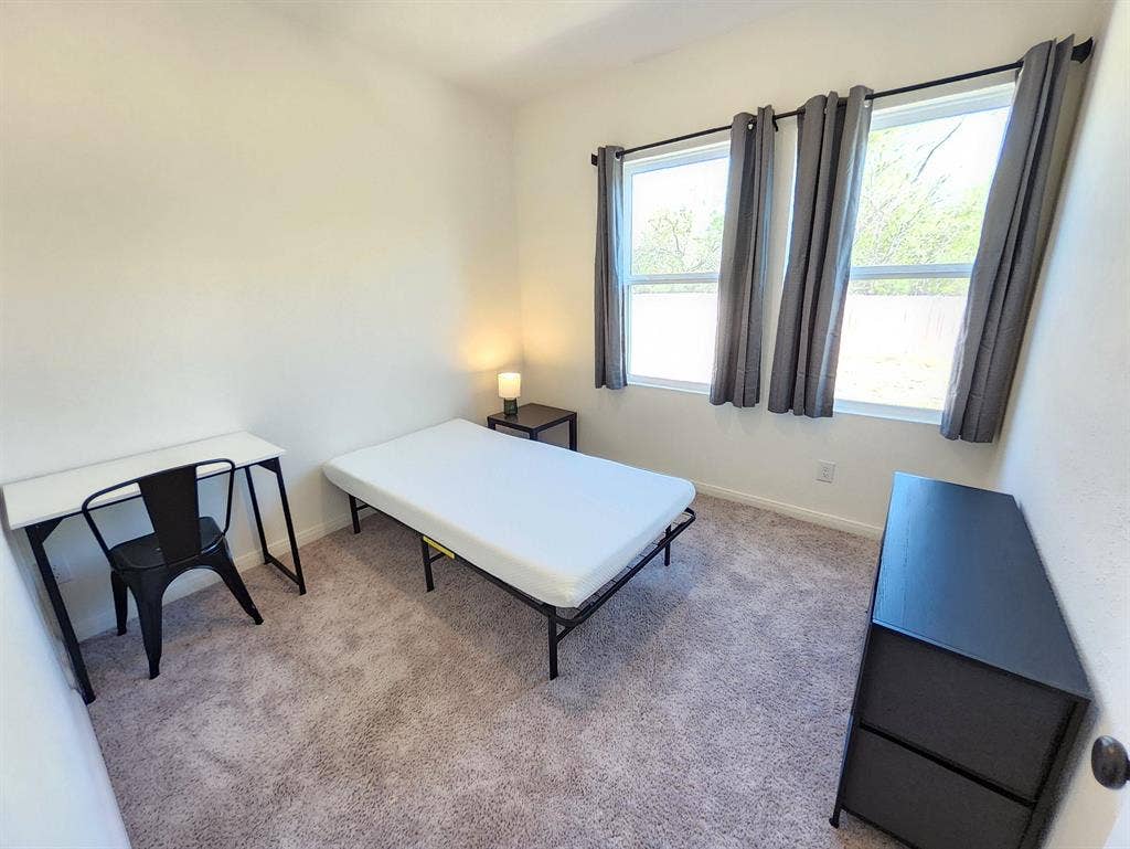 ROOM 4 RENT. ALL UTILITIES INCLUDED