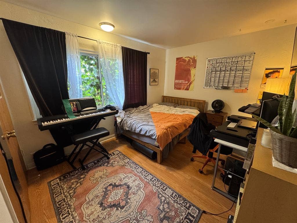 Bedroom Available for Rent-West LA