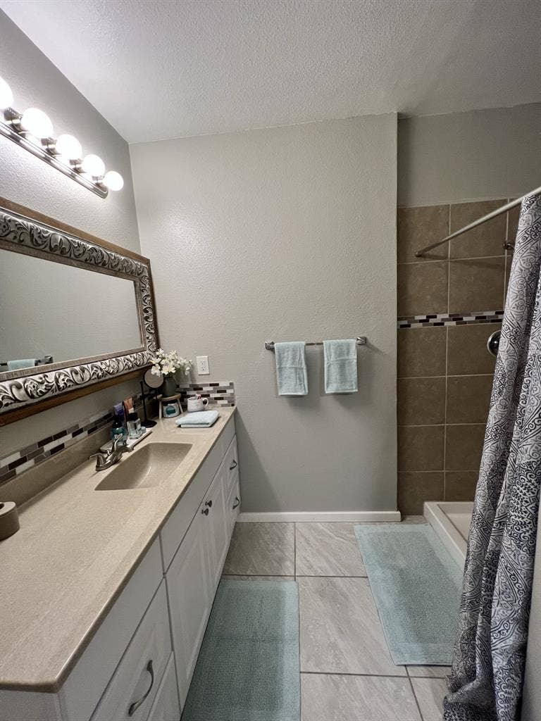 Private room and bathroom