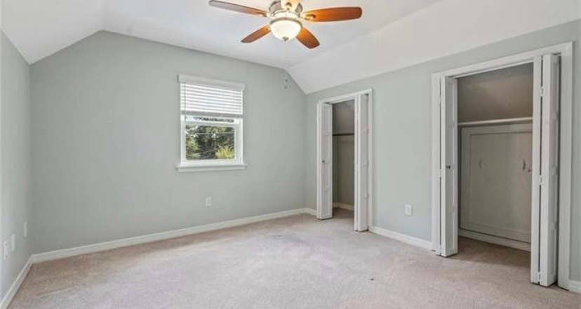 Room/Private bathroom