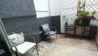 Private quiet rom ownbath for rent