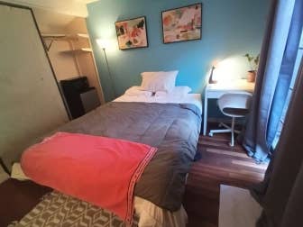 Private quiet rom ownbath for rent