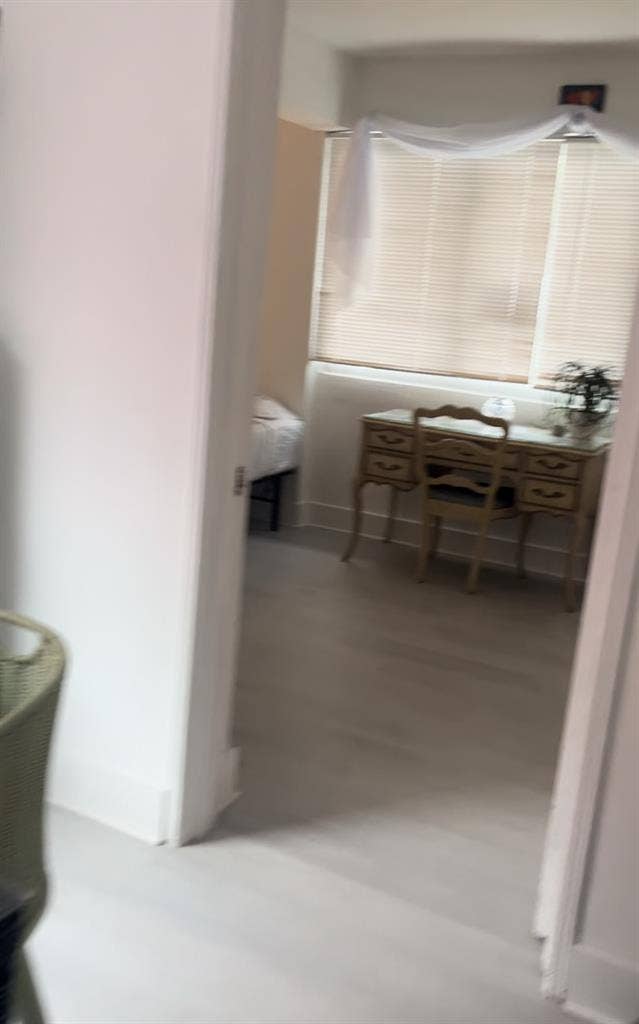 Sunny Bedroom Private Entrance