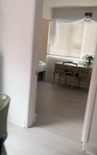 Sunny Bedroom Private Entrance