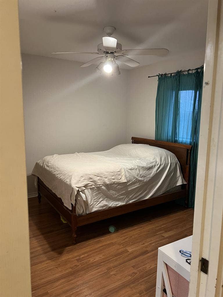 Private Room and Bath- South Side