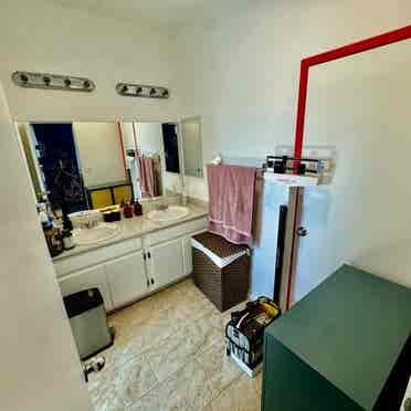 Master Bedroom, Private Bathroom