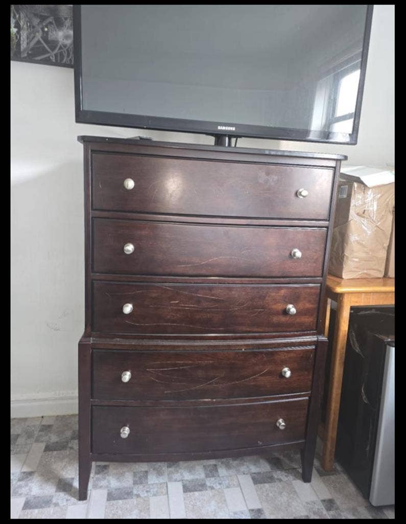 One bedroom for rent (Ladies Only)